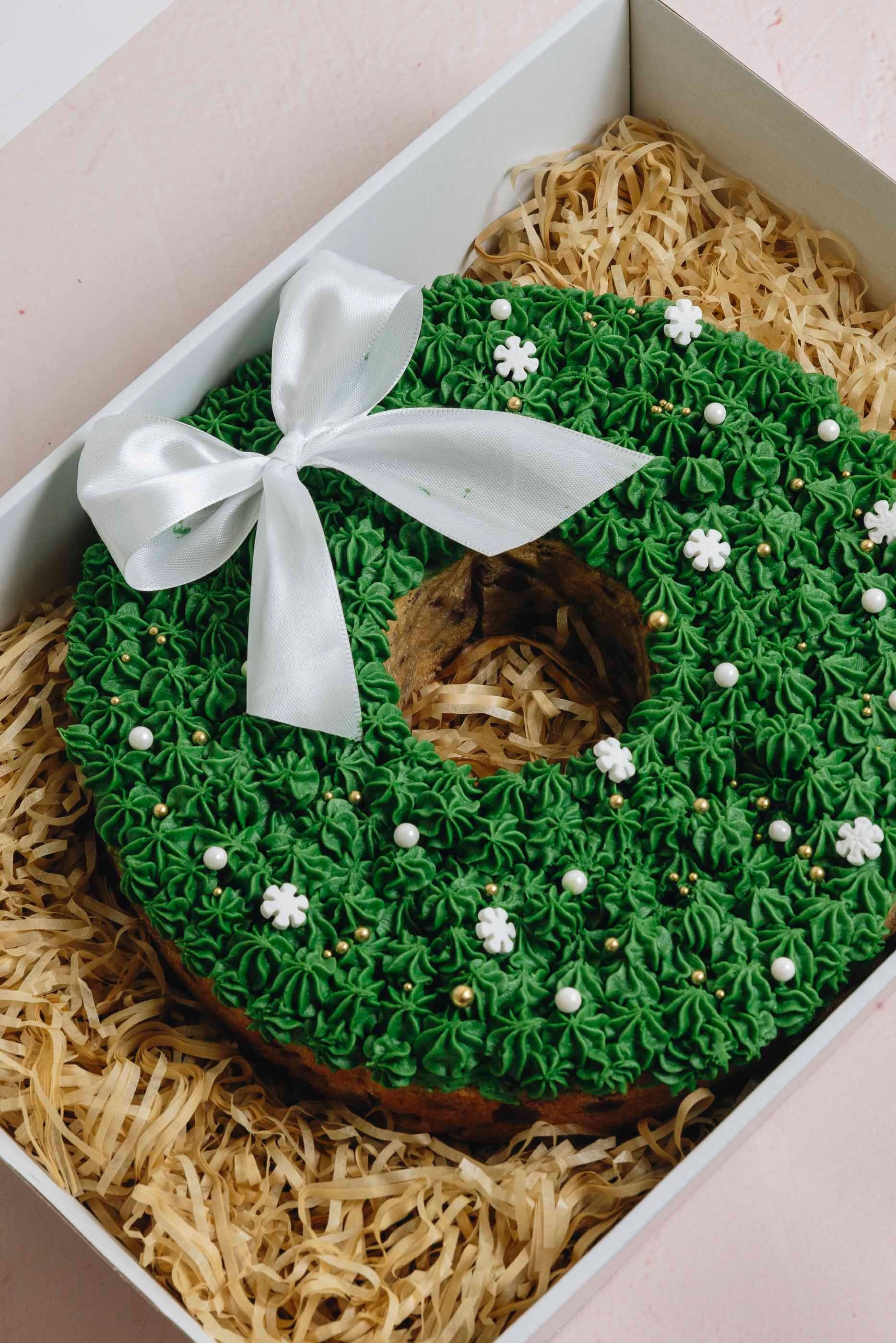 XL Chocolate chip cookie cake wreath